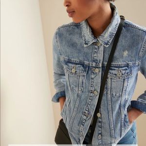 Old navy distressed women’s jean jacket XS NWT